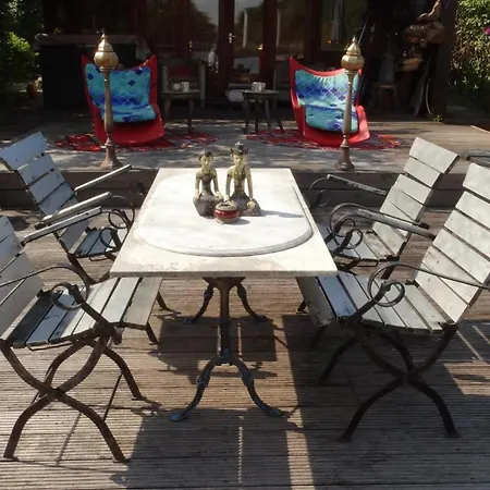 Paradijs Eiland Bed & Breakfast 4*