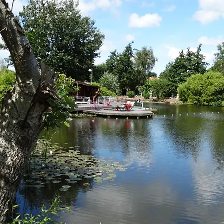 Paradijs Eiland Panzió 4*